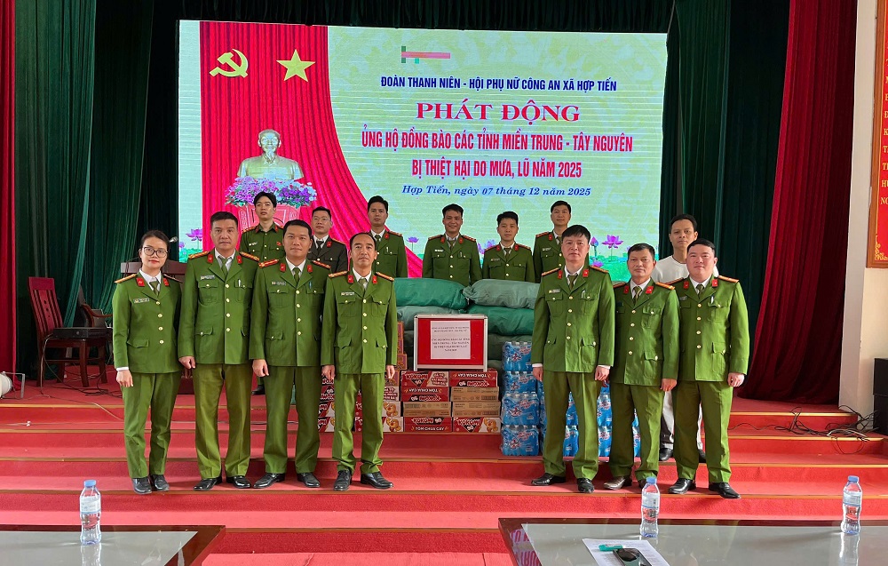 Công an xã Hợp Tiến phát động ủng hộ đồng bào miền Trung - Tây Nguyên khắc phục hậu quả mưa lũ